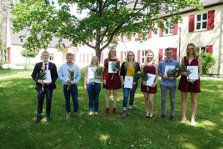 Die staatlich geprüften Agrarbetriebswirte (v. l. n. r.): Sascha Stynka, Pascal Stuchlik, Christin Keding, Alida Tammling, Maja Buhr, Laura Beyer, Chris Göhre, Lena Ahnert